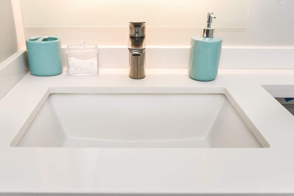 Photo of Bathroom in Mission Hills