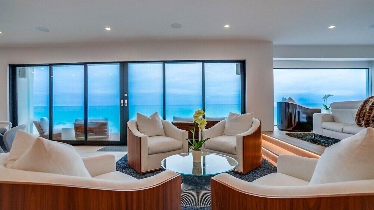 Photo of Livingroom in Eastern Malibu