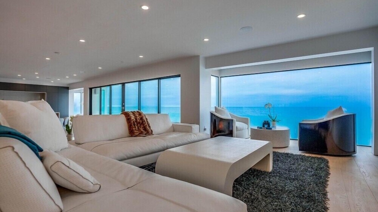 Photo of Livingroom in Eastern Malibu
