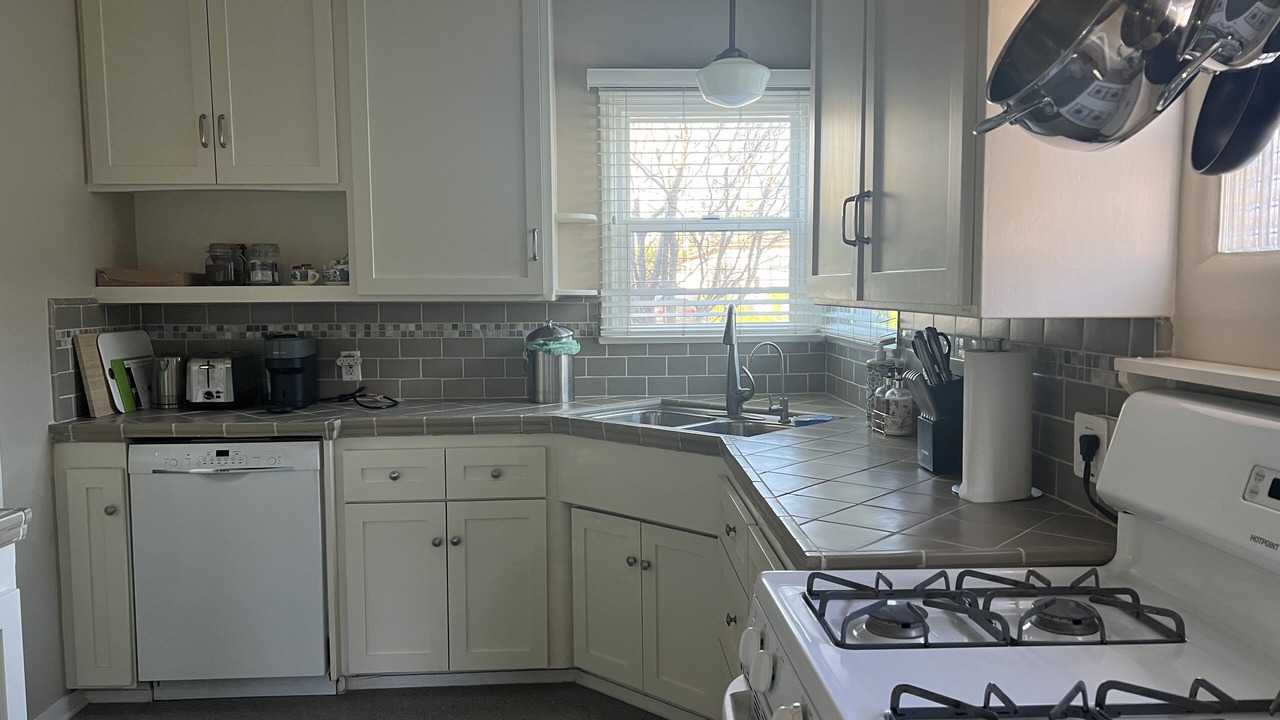 Photo of Kitchen in Valley Glen