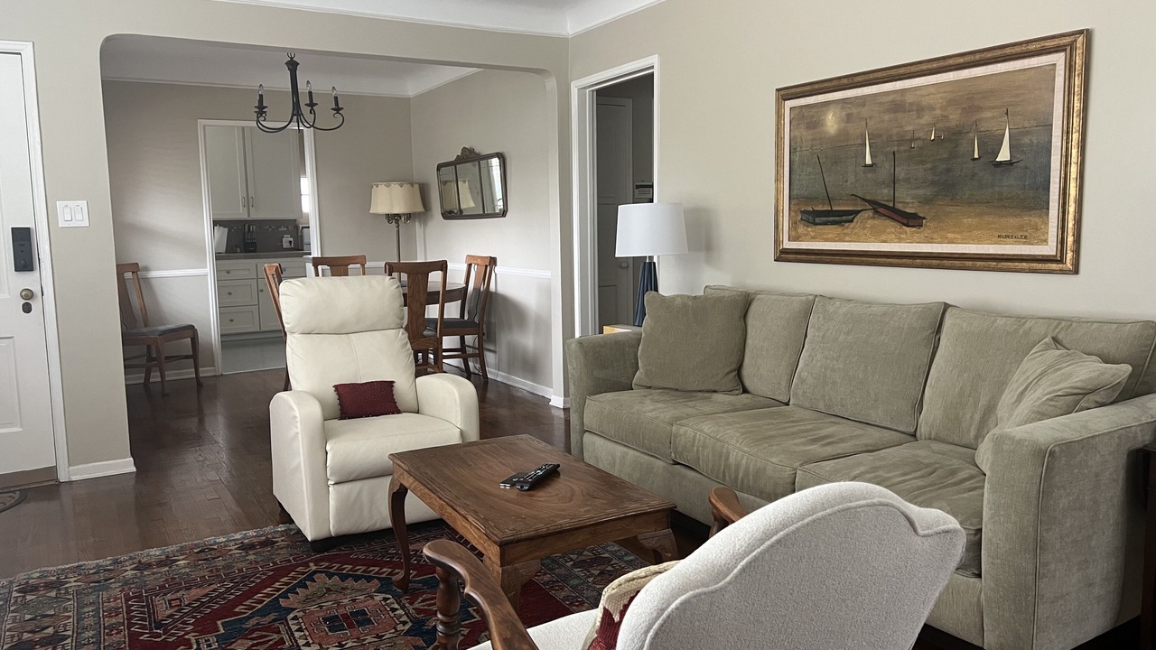 Photo of Livingroom in Valley Glen