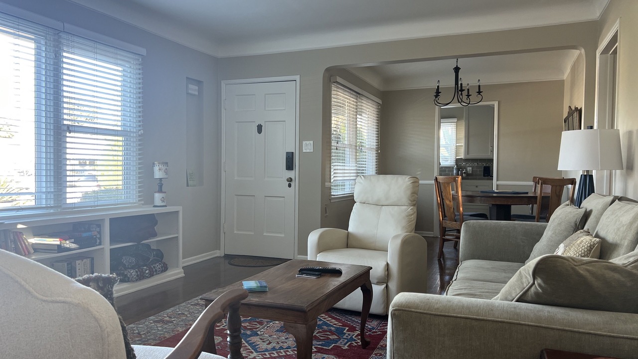 Photo of Livingroom in Valley Glen