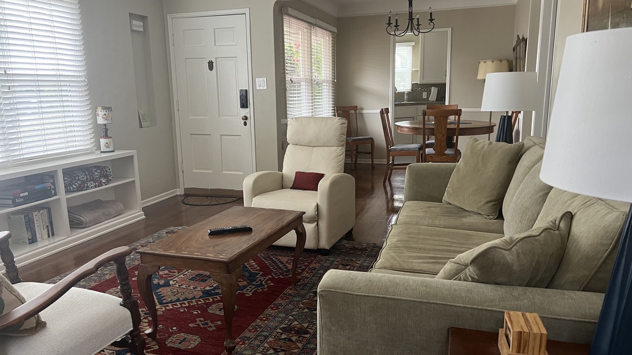 Photo of Livingroom in Valley Glen