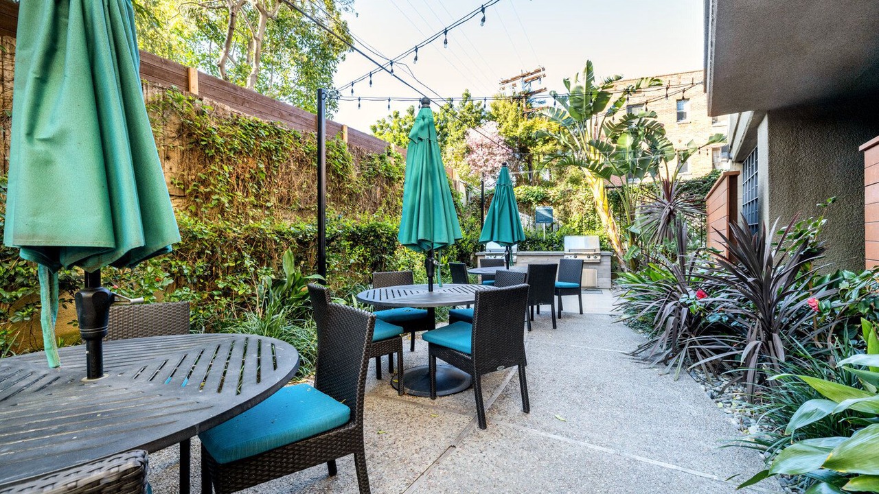 Photo of Outdoor in Greater Wilshire - Hancock Park