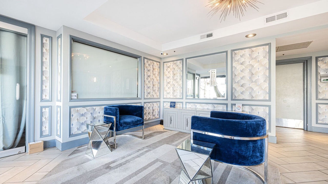 Photo of Livingroom in Greater Wilshire - Hancock Park