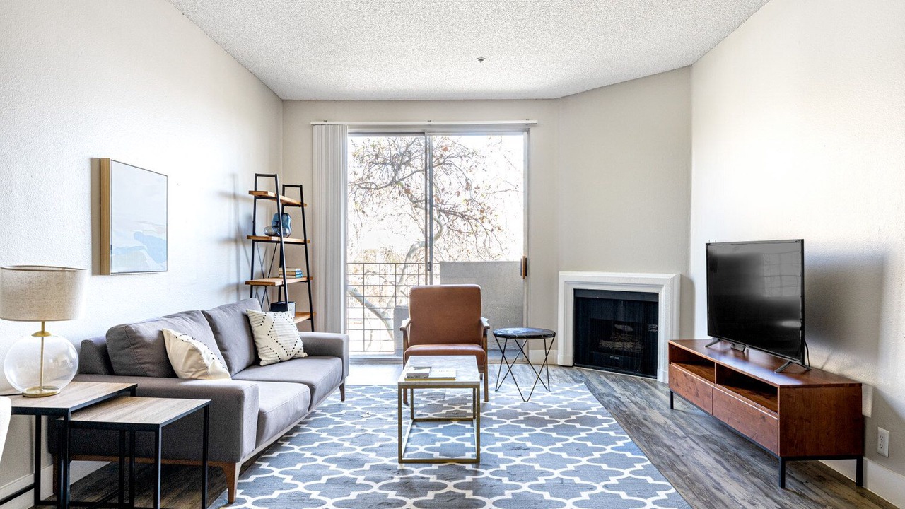 Photo of Livingroom in Greater Wilshire - Hancock Park