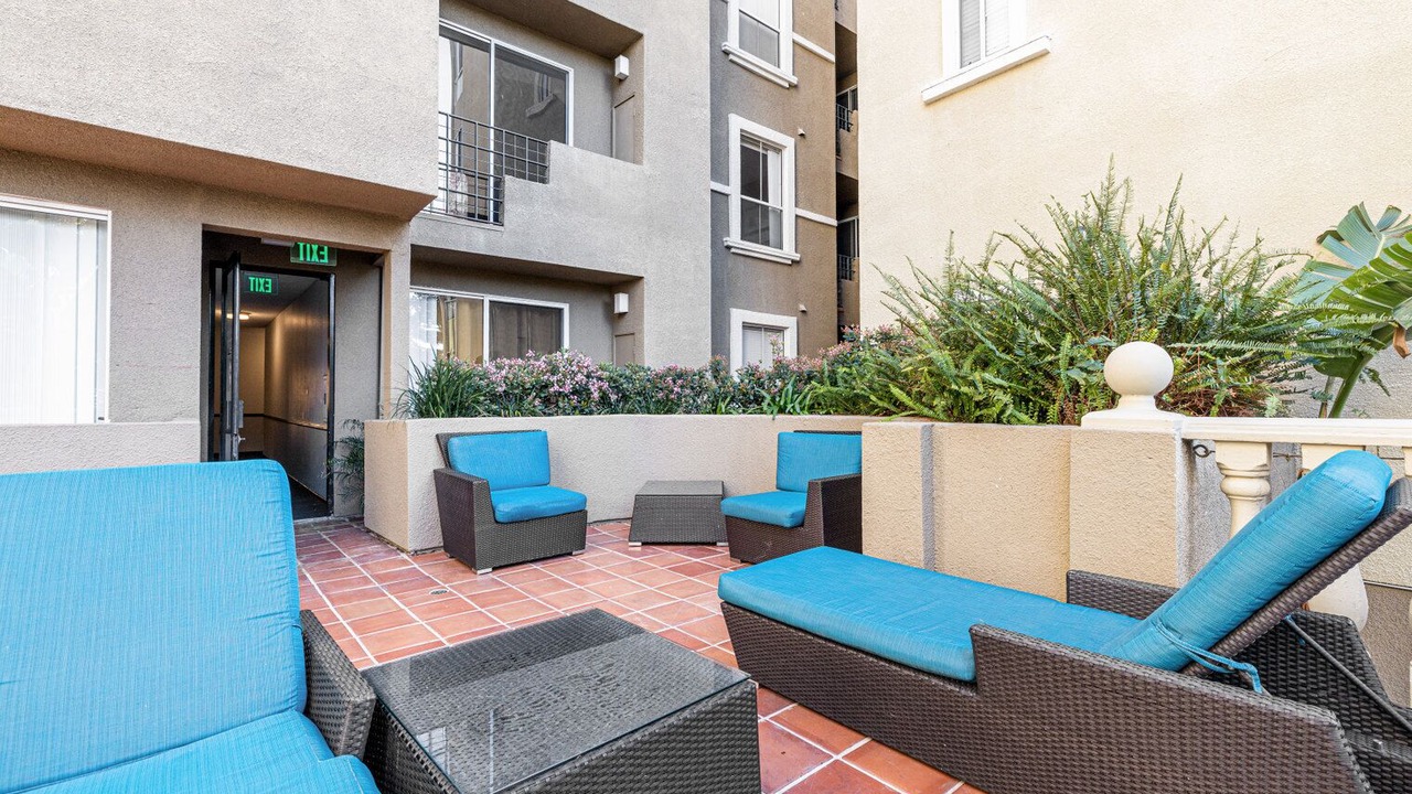 Photo of Outdoor in Greater Wilshire - Hancock Park