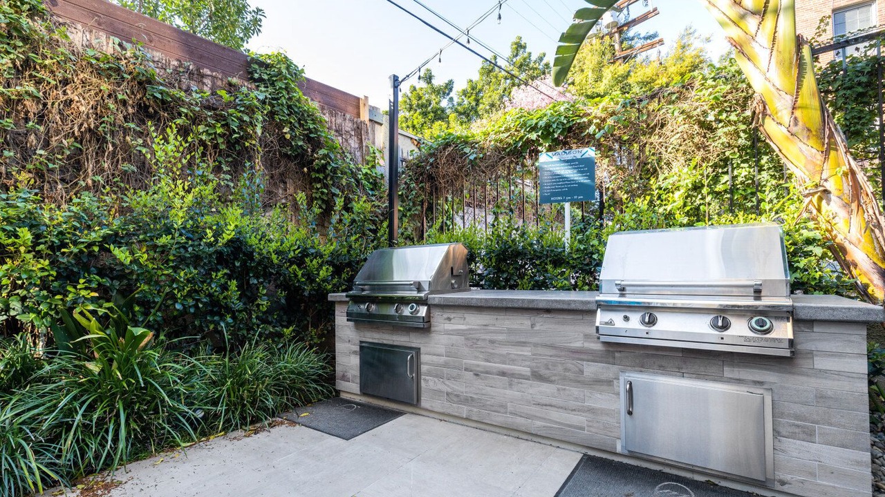 Photo of Outdoor in Greater Wilshire - Hancock Park