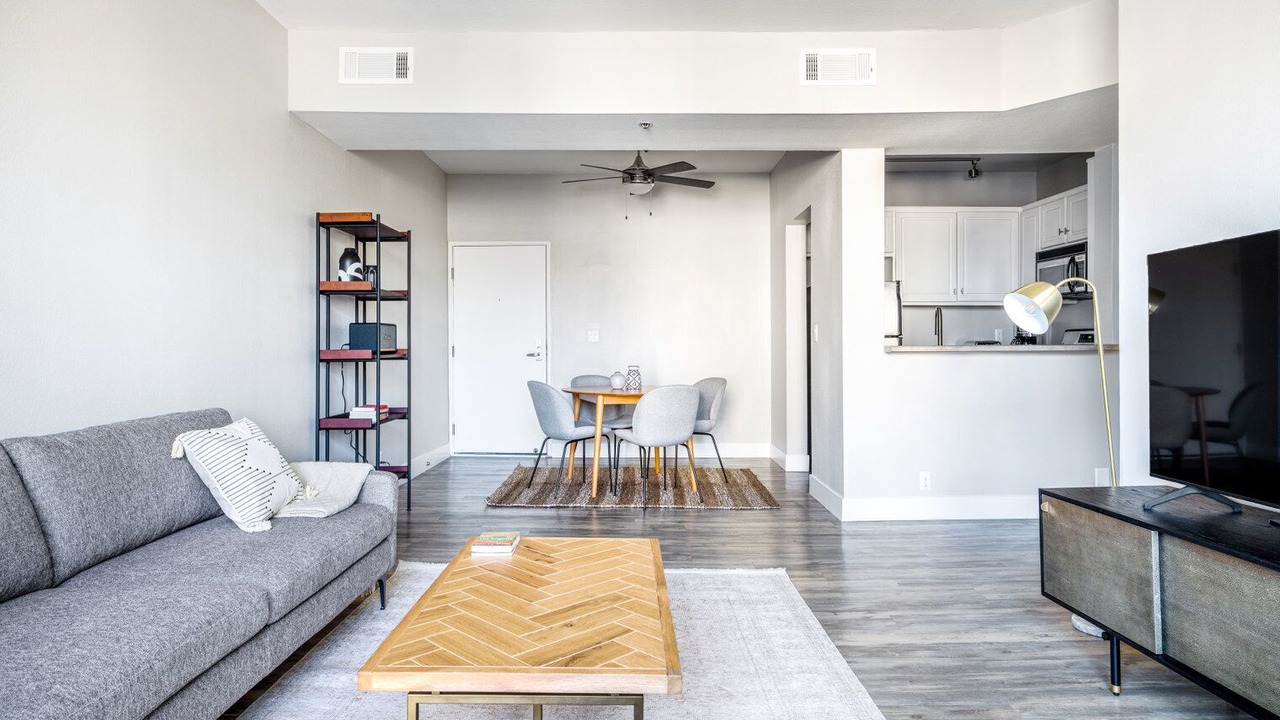 Photo of Livingroom in Greater Wilshire - Hancock Park