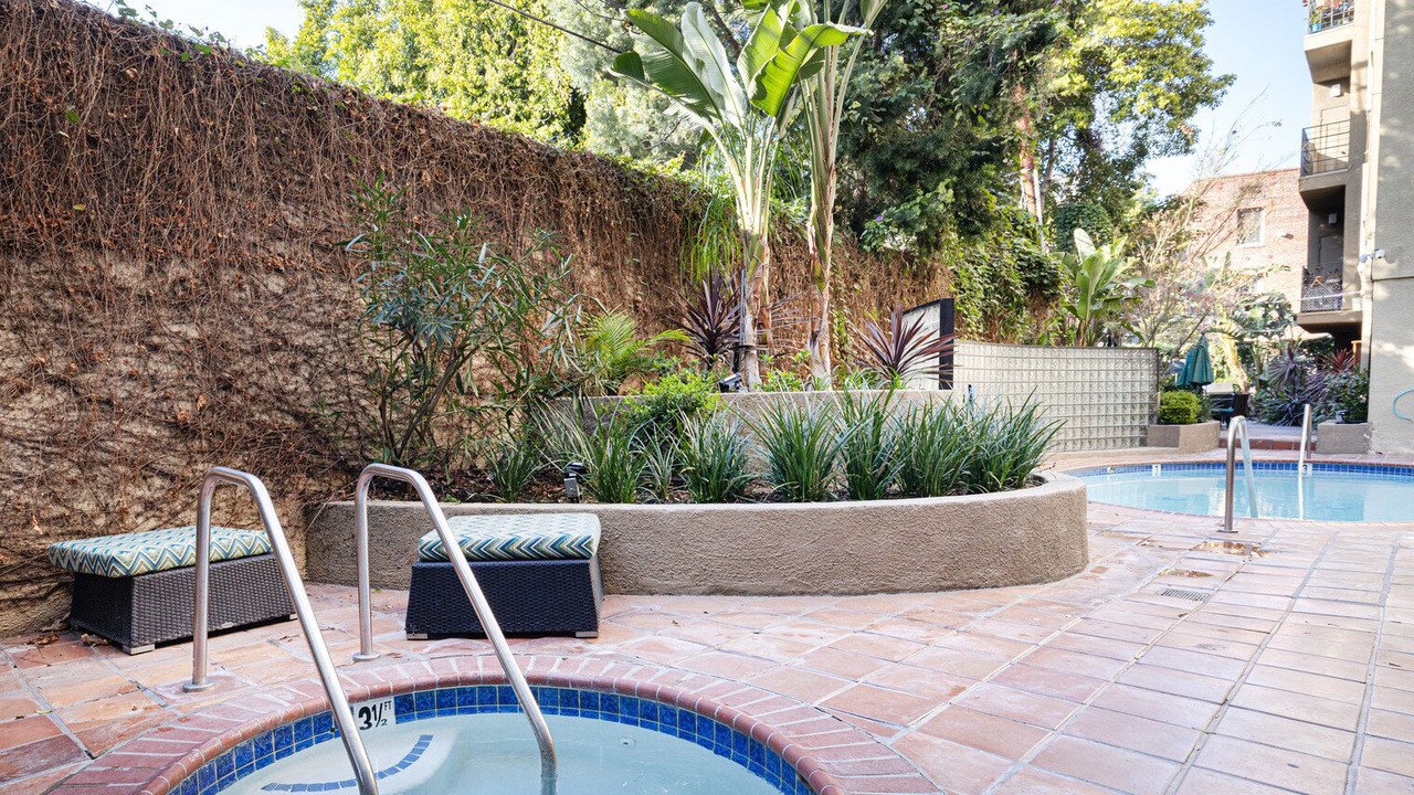 Photo of Outdoor in Greater Wilshire - Hancock Park
