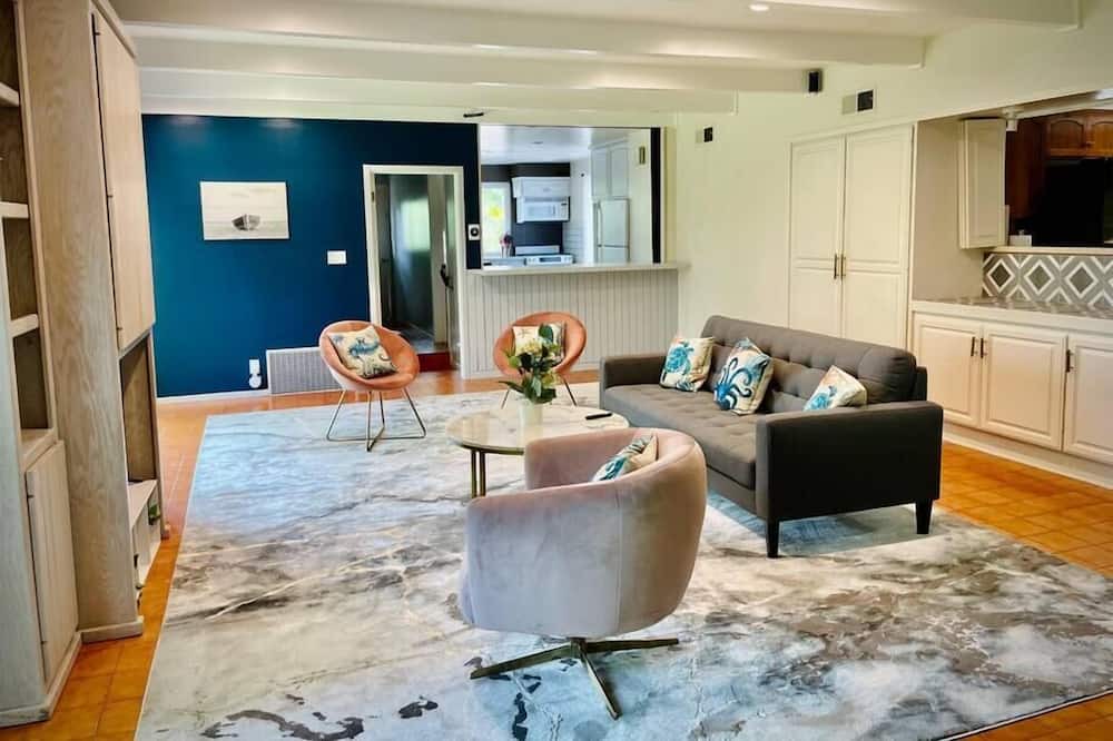 Photo of Livingroom in Calabasas