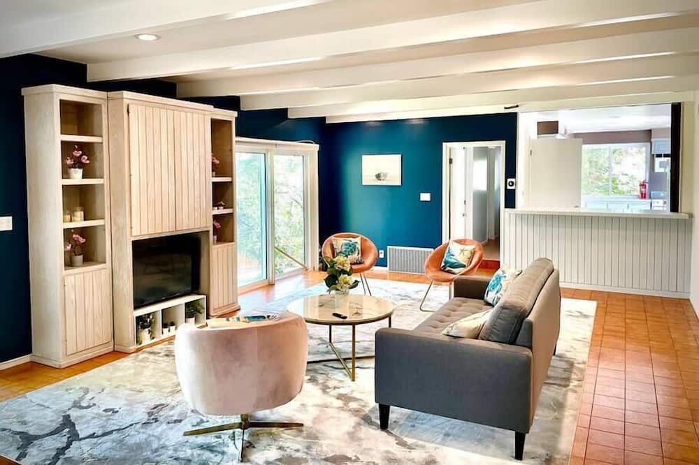 Photo of Livingroom in Calabasas