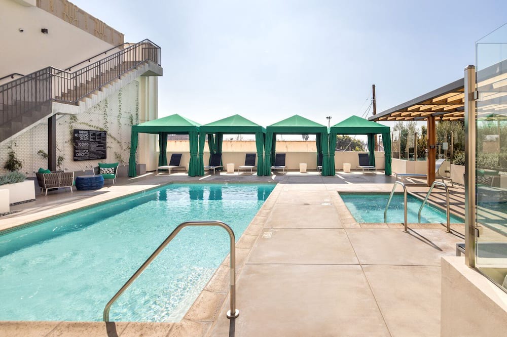 Photo of Outdoor in Mid-Wilshire