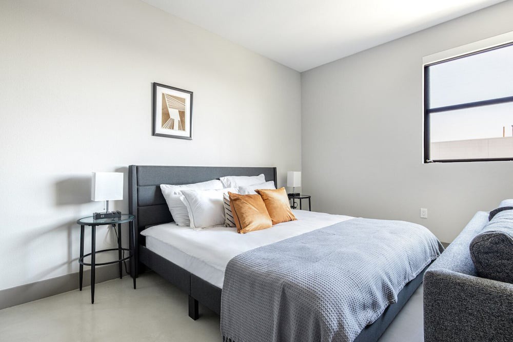 Photo of Bedroom in Mid-Wilshire