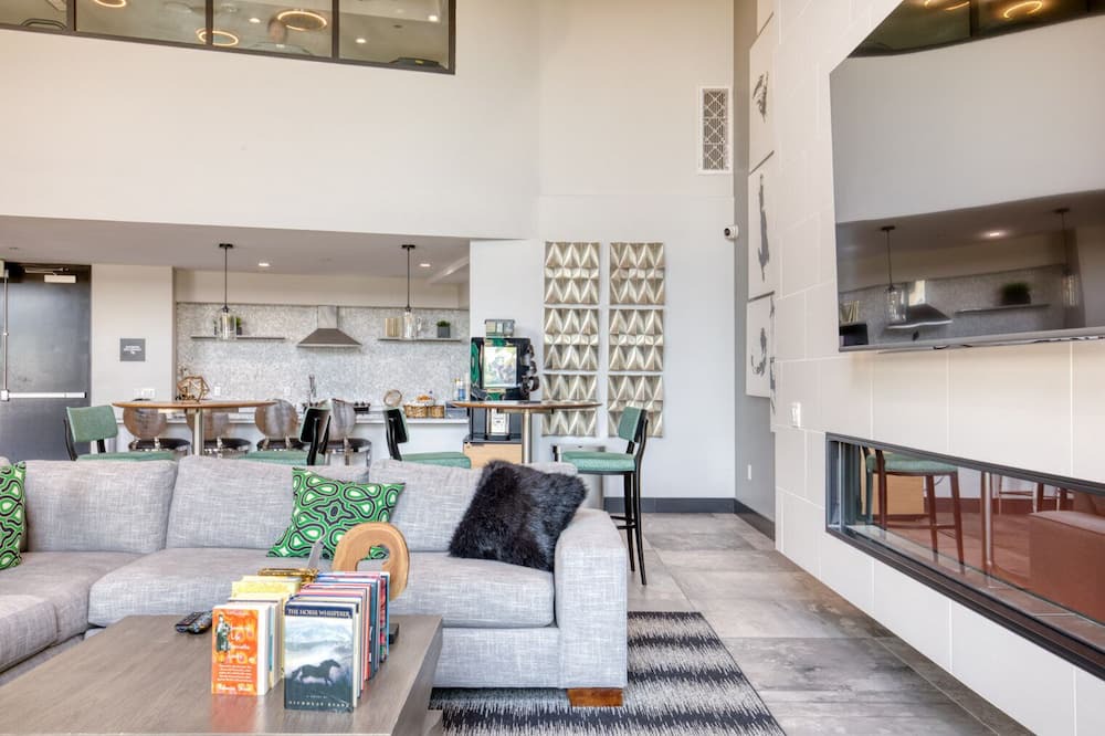 Photo of Livingroom in Mid-Wilshire