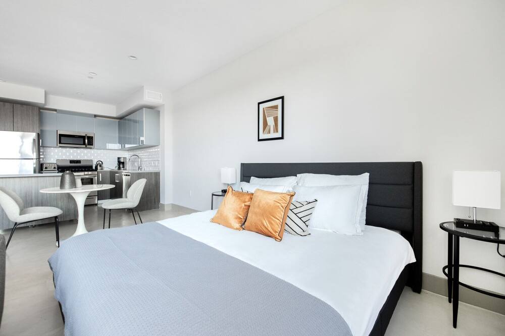 Photo of Bedroom in Mid-Wilshire