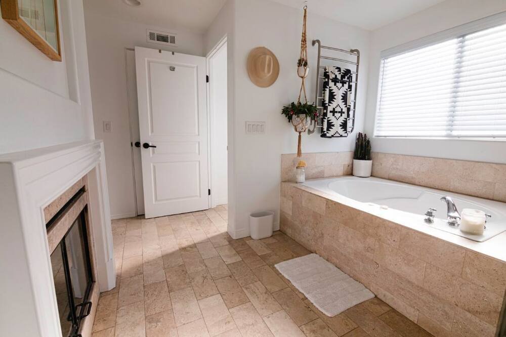 Photo of Bathroom in Marina Peninsula