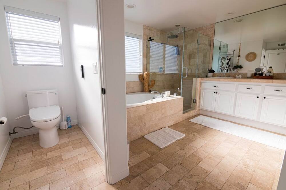 Photo of Bathroom in Marina Peninsula