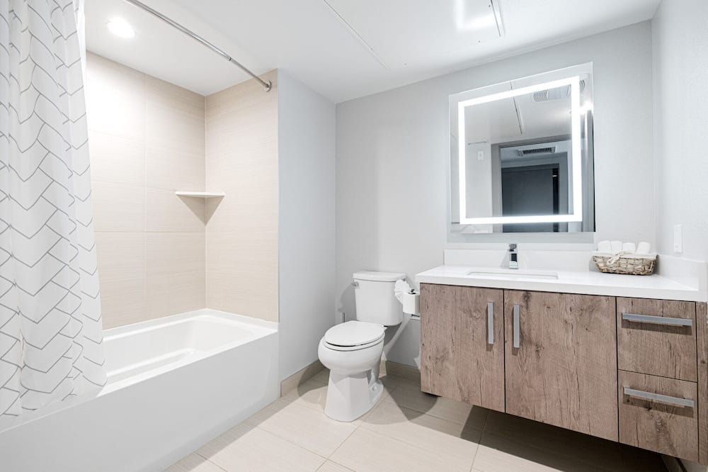 Photo of Bathroom in Mid-Wilshire