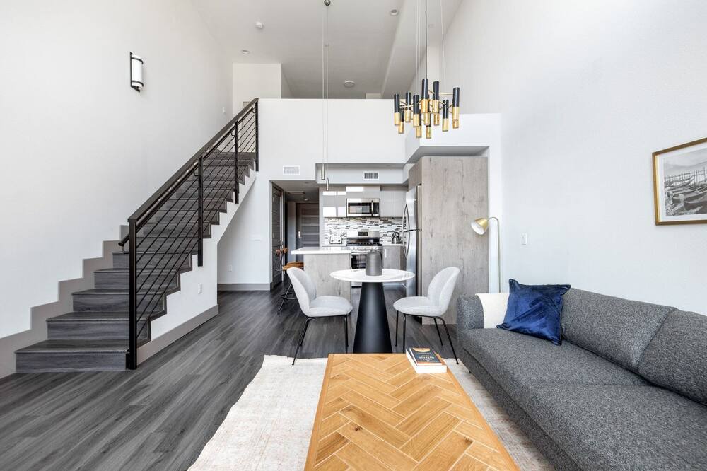 Photo of Livingroom in Mid-Wilshire