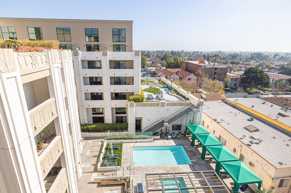 Photo of Outdoor in Mid-Wilshire