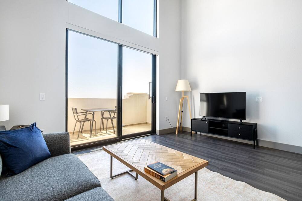 Photo of Livingroom in Mid-Wilshire