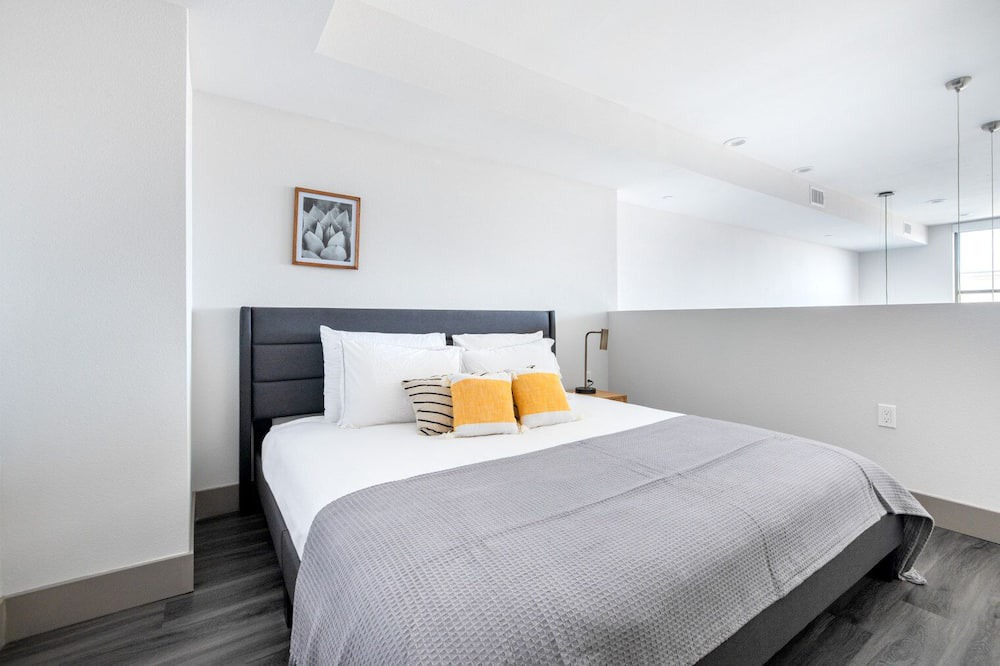 Photo of Bedroom in Mid-Wilshire
