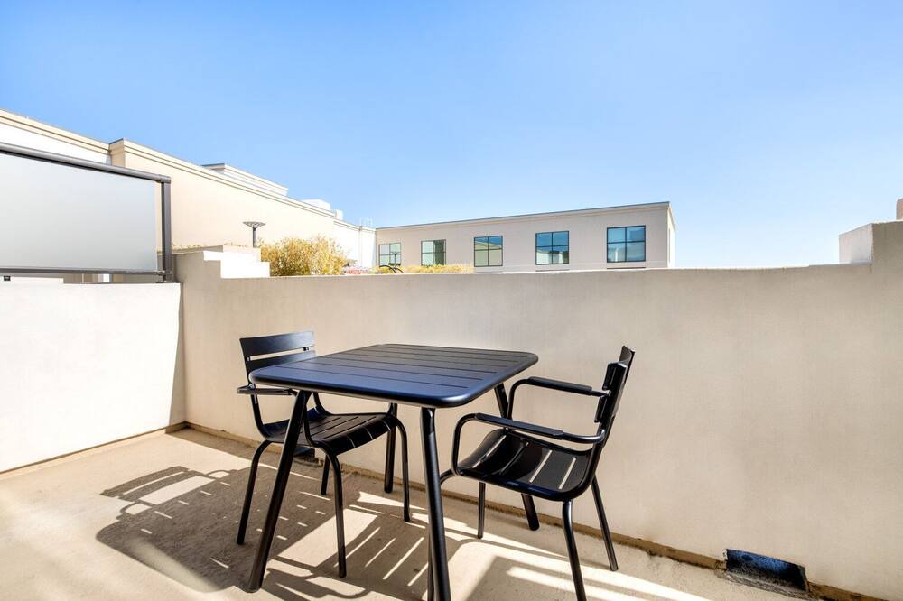 Photo of Patio Balcony in Mid-Wilshire