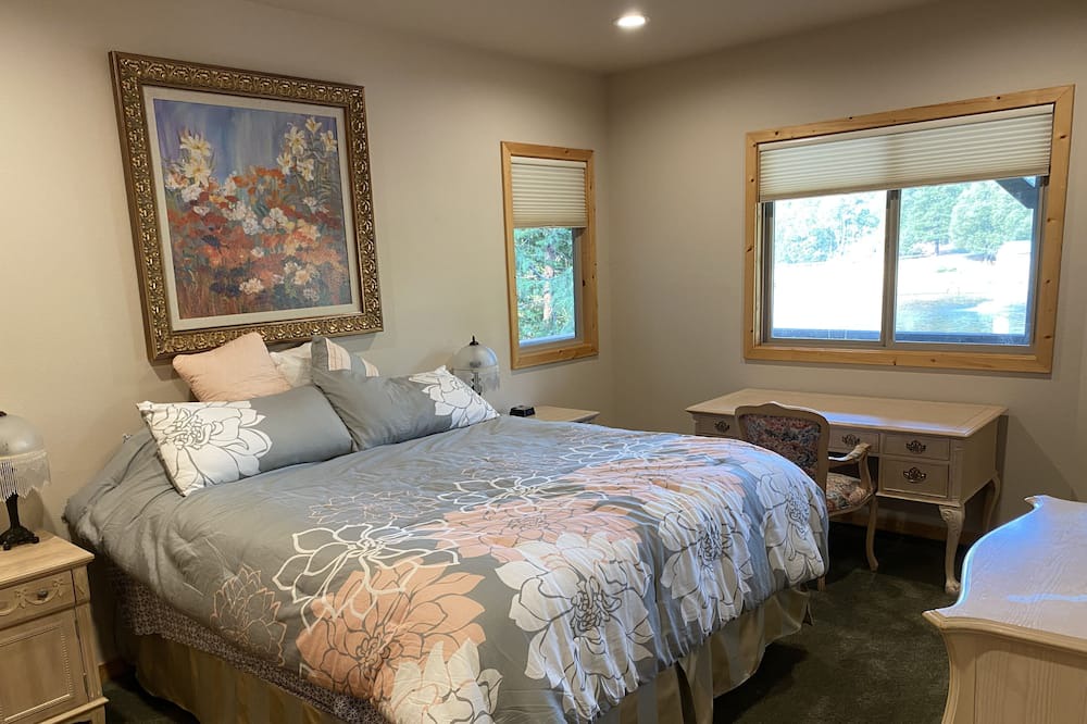 Photo of Bedroom in Forest Meadows