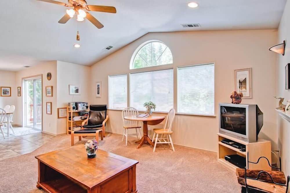Photo of Livingroom in Yosemite West