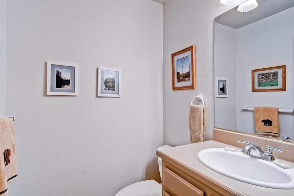 Photo of Bathroom in Yosemite West