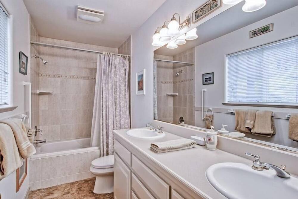 Photo of Bathroom in Yosemite West