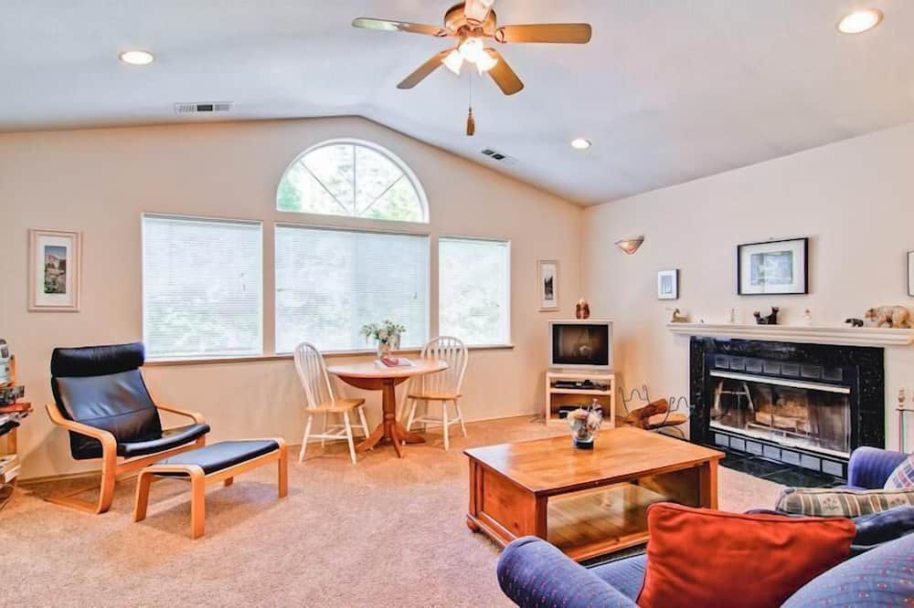 Photo of Livingroom in Yosemite West