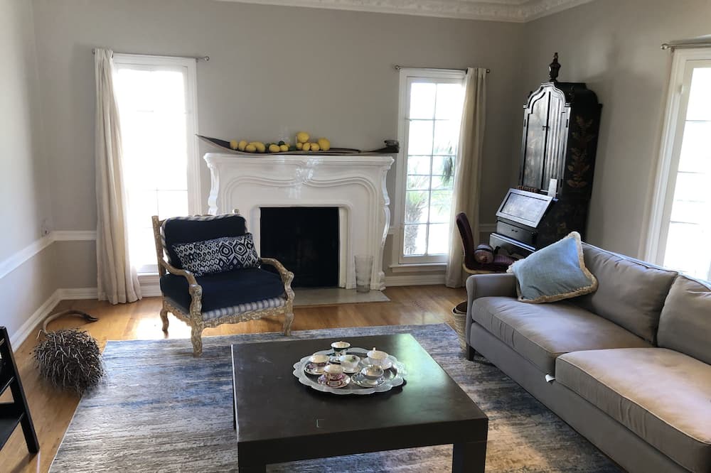 Photo of Livingroom in Westwood