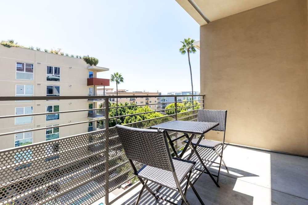 Photo of Patio Balcony in Wilshire Center