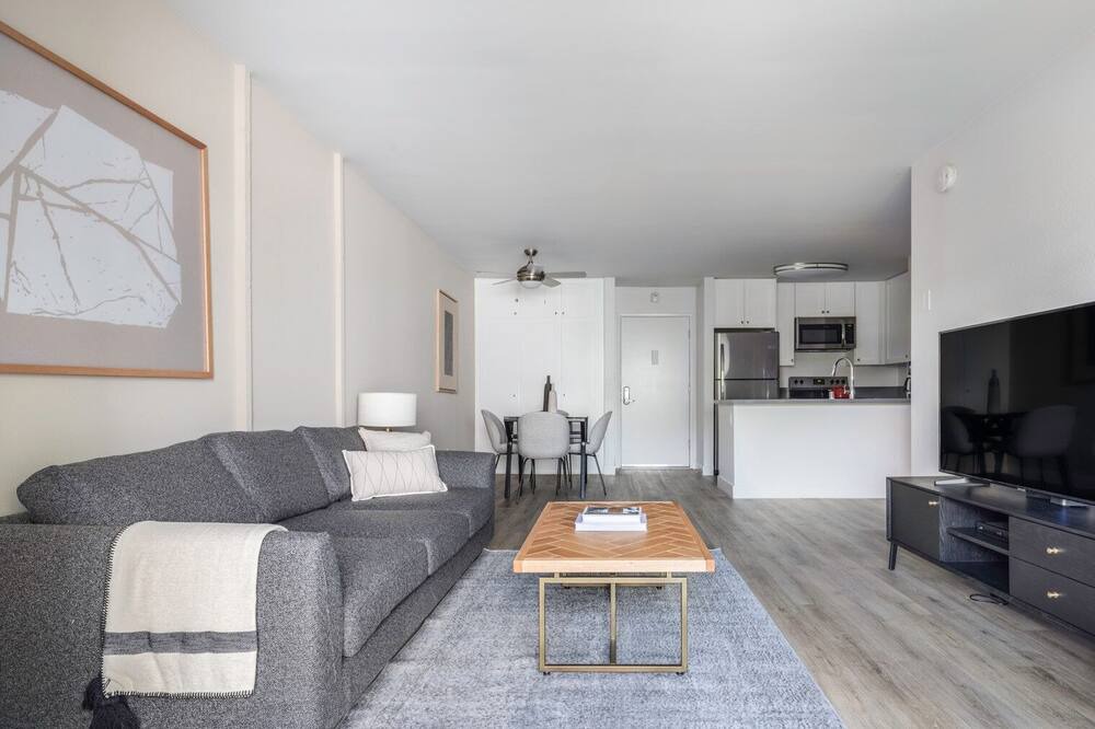Photo of Livingroom in Rampart Village