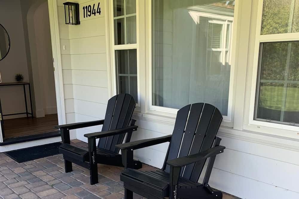Photo of Patio Balcony in Valley Village