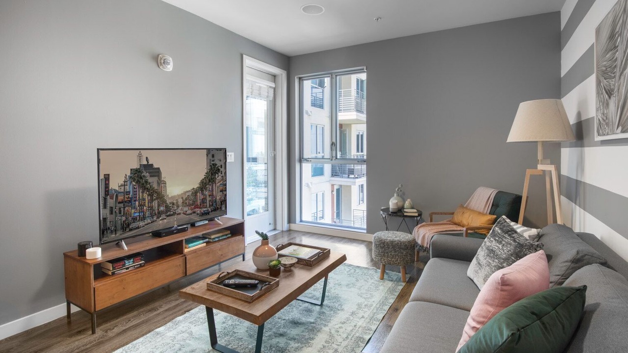 Photo of Livingroom in Wilshire Center