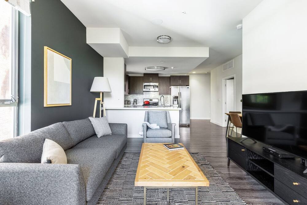 Photo of Livingroom in Wilshire Center
