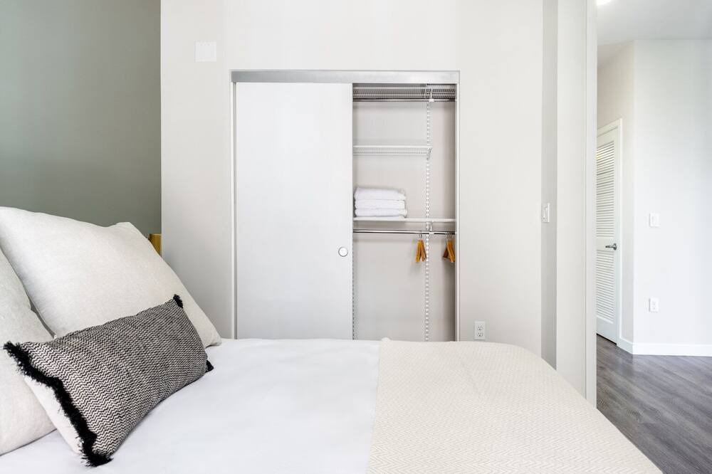 Photo of Bedroom in Wilshire Center