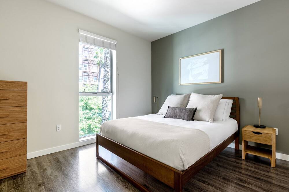 Photo of Bedroom in Wilshire Center