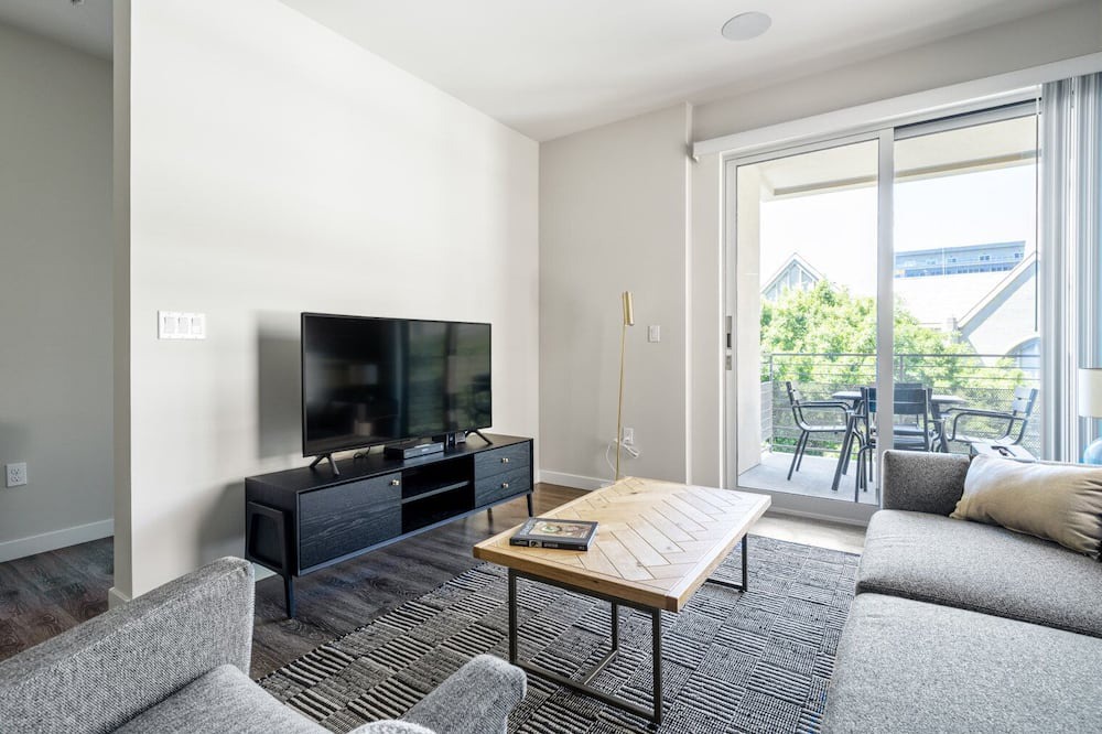 Photo of Livingroom in Wilshire Center
