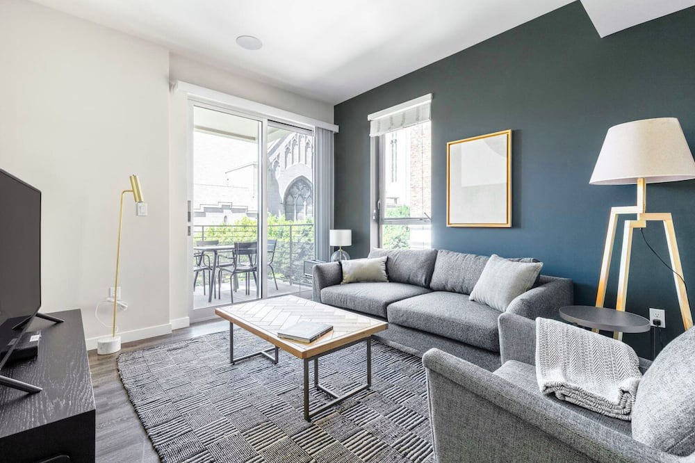 Photo of Livingroom in Wilshire Center