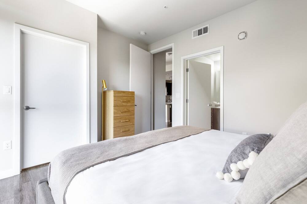 Photo of Bedroom in Wilshire Center