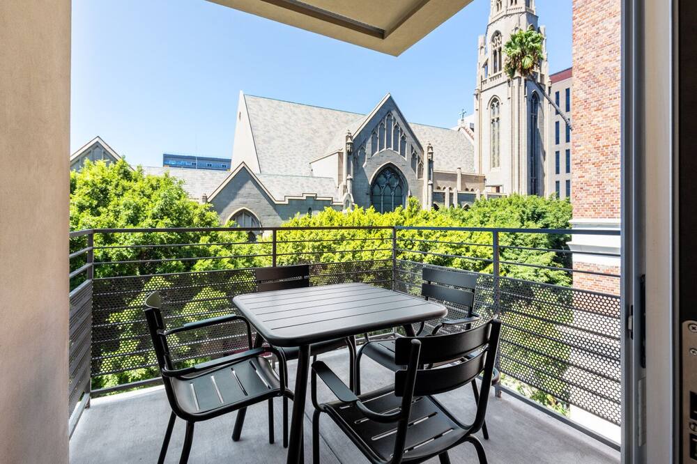 Photo of Patio Balcony in Wilshire Center