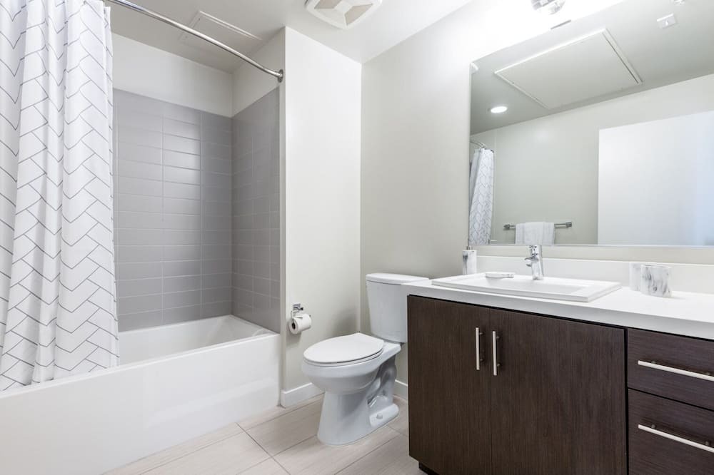 Photo of Bathroom in Wilshire Center