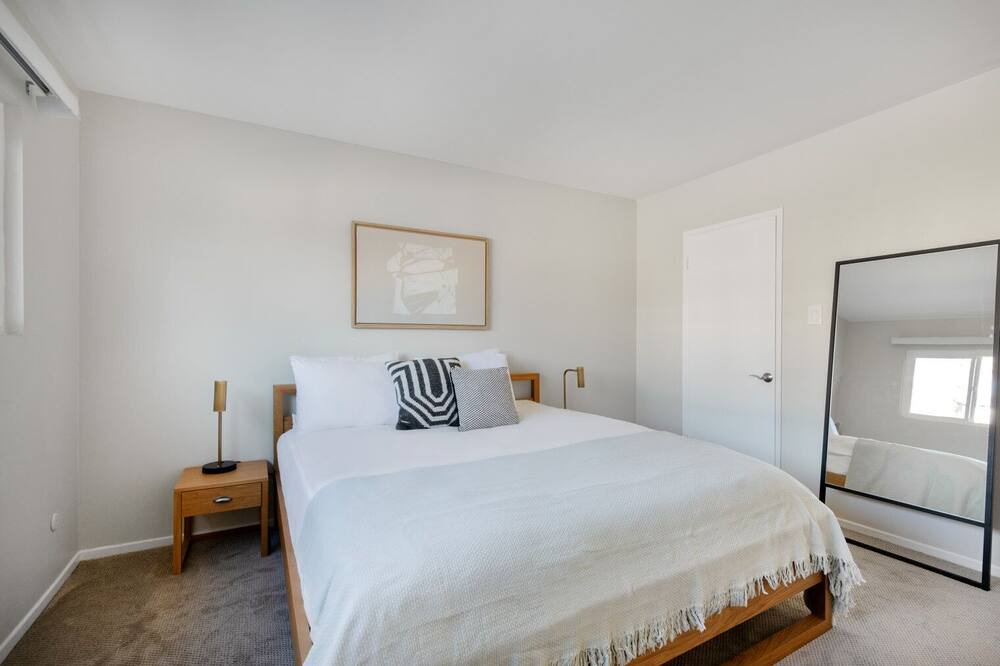 Photo of Bedroom in Beverly Grove