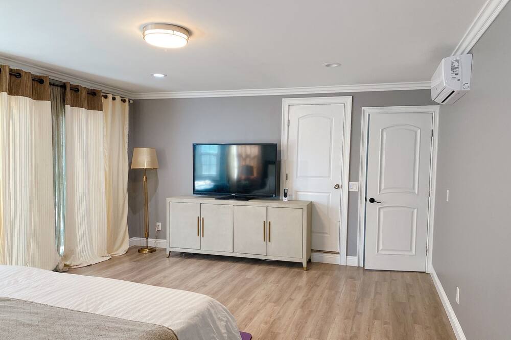 Photo of Bedroom in Duarte