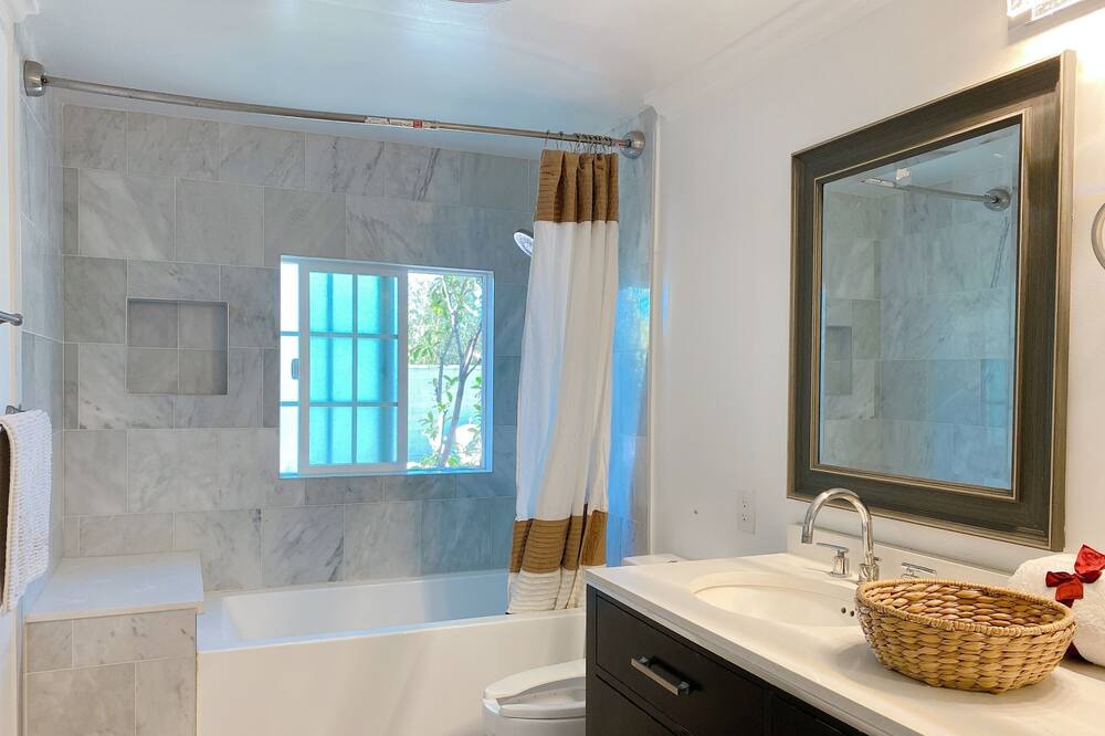Photo of Bathroom in Duarte