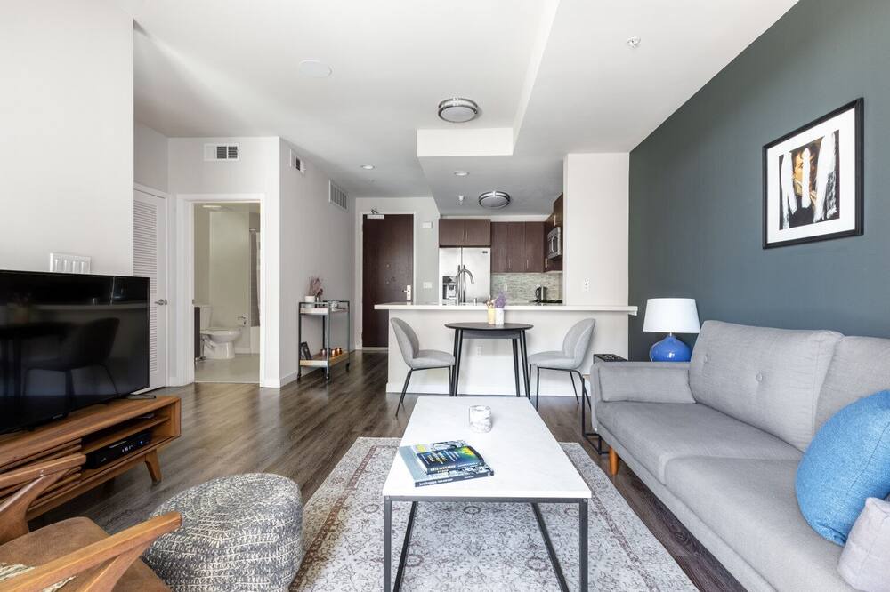 Photo of Livingroom in Wilshire Center